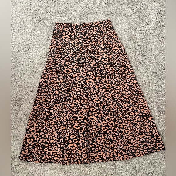 LEOPARD PRINT MID LENGTH SLIT SKIRT - Picture 2 of 6